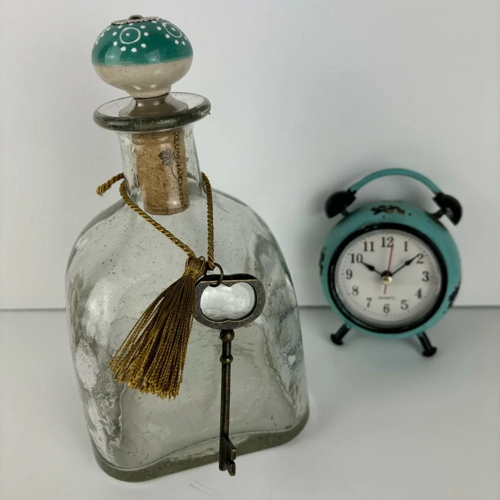 Vintage-Look- decor set-bottle & clock-aqua color